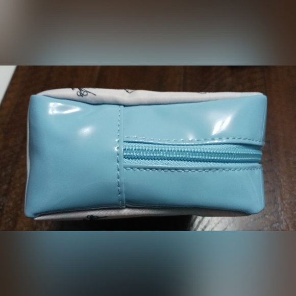 London Soho New York Disney Alice & Wonderland Makeup Bag & Wet n Wild Set of 3✨ - Picture 5 of 17